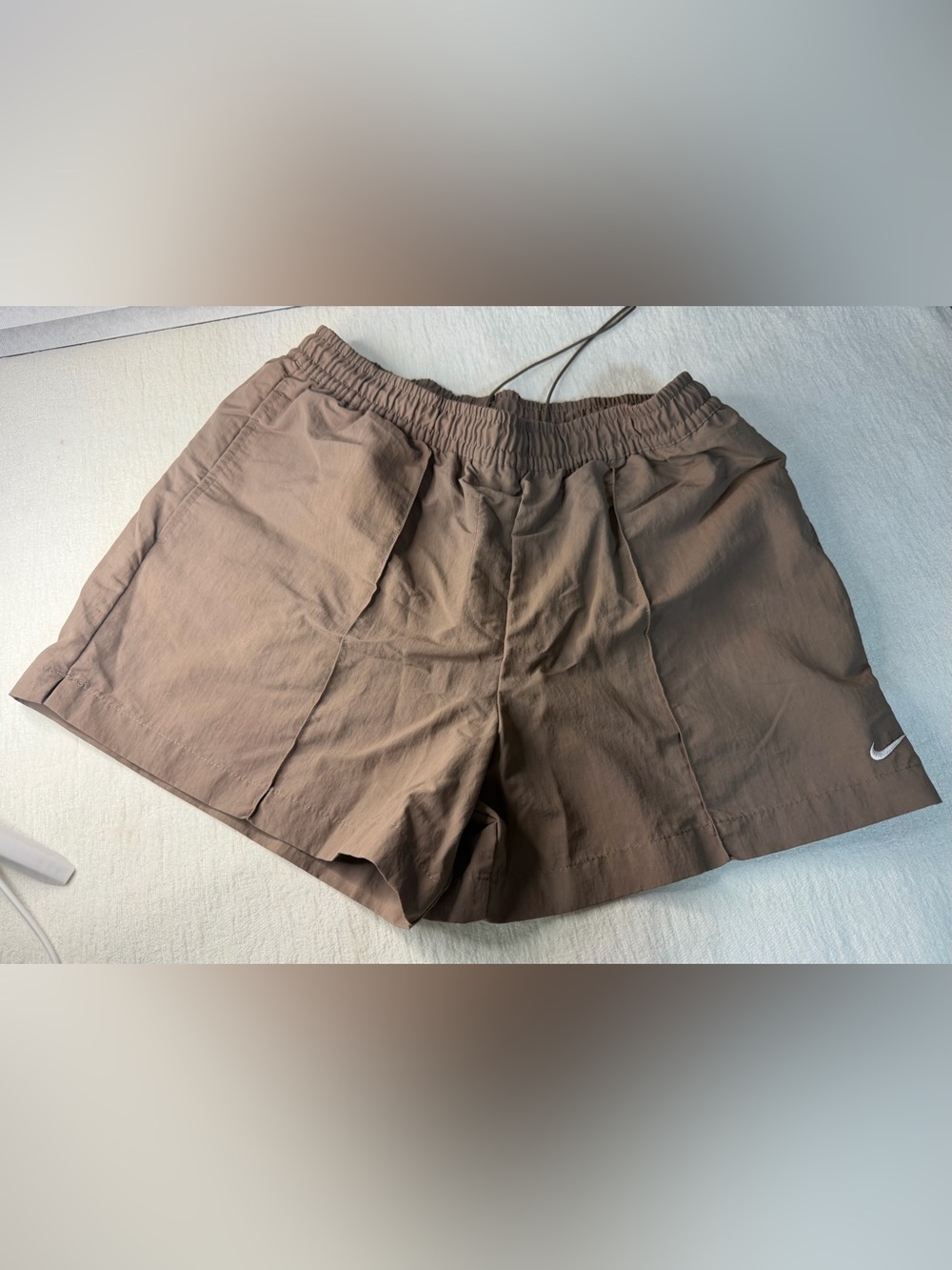 Nike Everything Women’s Elastic-Waist Khaki Shorts M new/ no tags